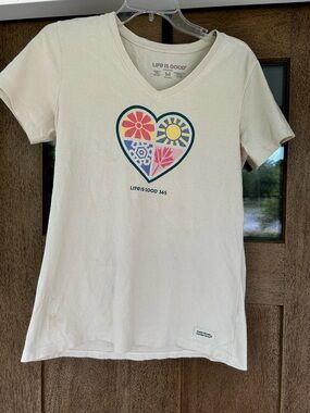 Life is Good women’s Cream V-Neck Heart Graphic Tee